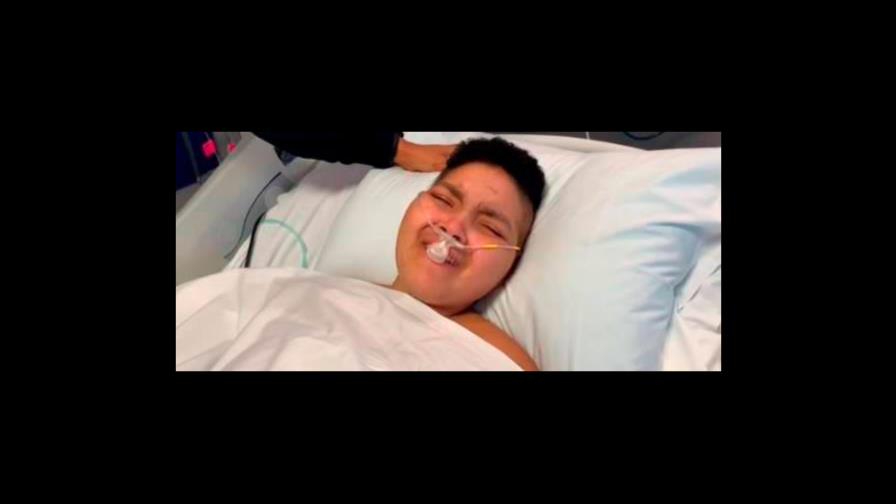 Adriano Espaillat ayuda a madre dominicana para visitar a su hija con cáncer en Nueva York 