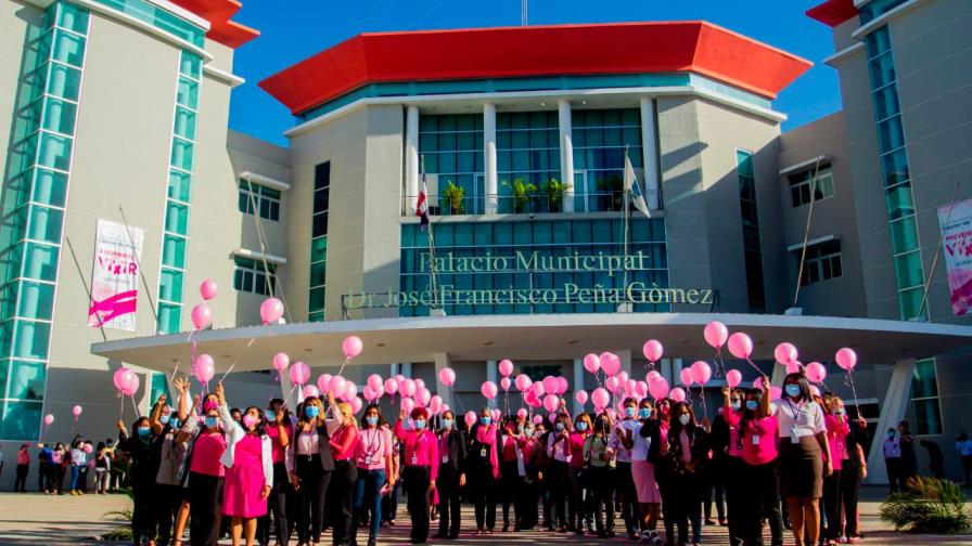 Vicealcaldesa de Santo Domingo Este encabeza acto por cáncer de mama Vicealcaldesa de Santo Domingo Este encabeza acto por cáncer de mama