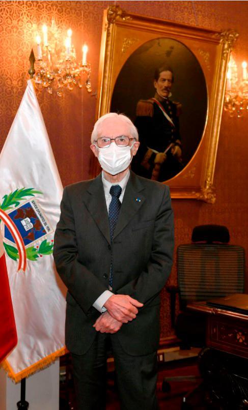 Pedro Castillo vive su primera crisis de Gobierno en Perú con renuncia de canciller