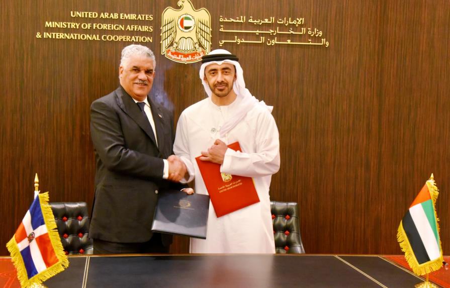 Canciller Vargas suscribe cuatro acuerdos con los Emiratos Árabes Unidos