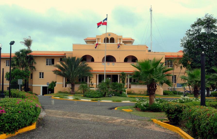 Cancillería investiga caso de presunto dominicano detenido en Barbados