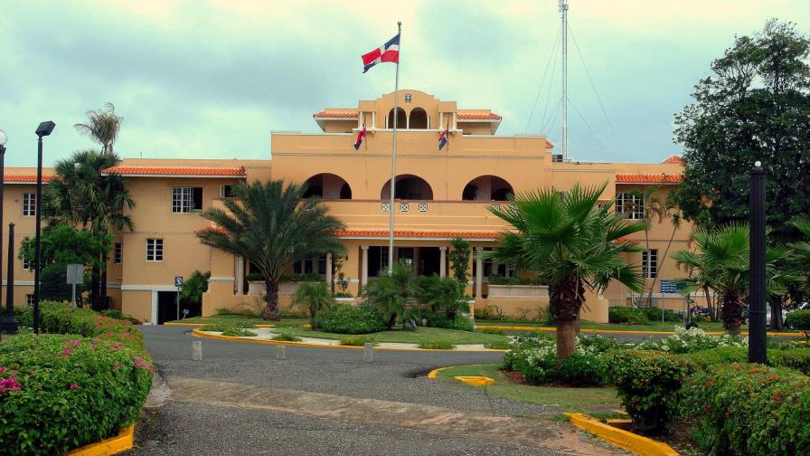 Cancillería investiga caso de presunto dominicano detenido en Barbados