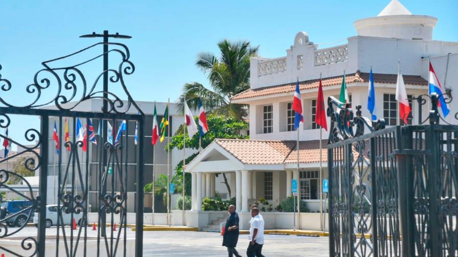 Presidente Abinader no revela lo tratado en reunión de más de 6 horas con funcionarios 