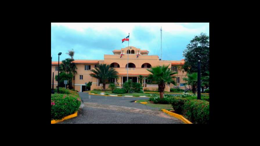 Canciller defiende facultades del presidente Abinader para destituir embajadores