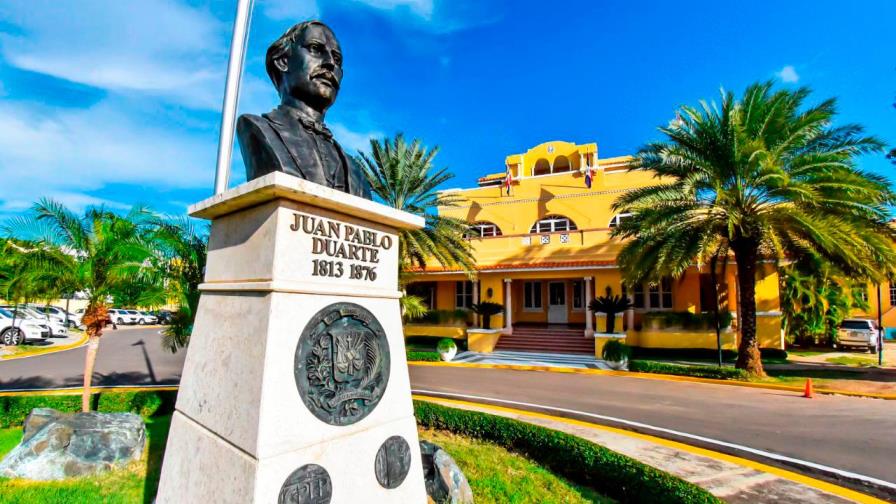 Cancillería crea escala que organiza remuneraciones para funcionarios diplomáticos