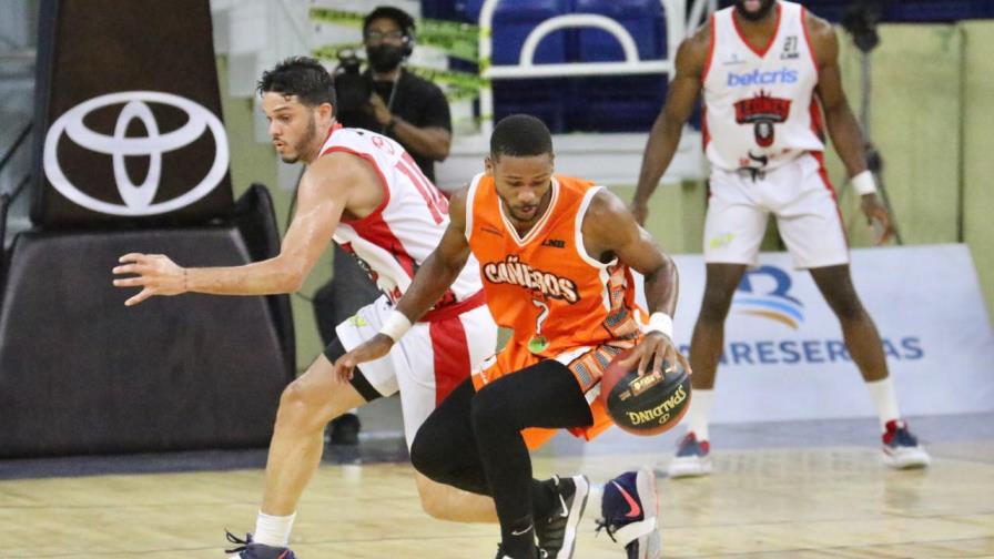Los Cañeros siguen imparables con su invicto al vencer a Leones 