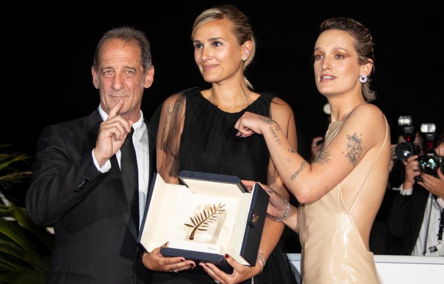 Un Cannes marcado por la covid termina con la caótica Palma de Oro a “Titane”