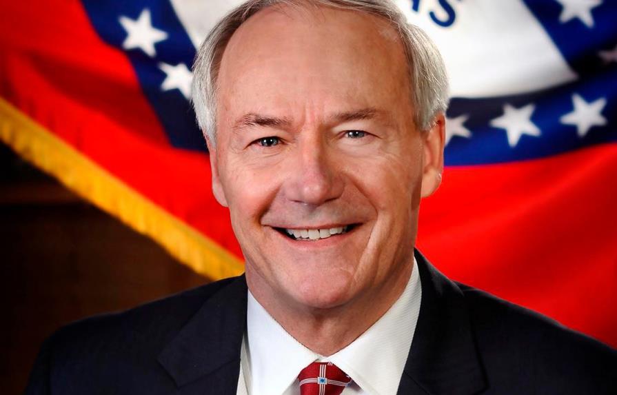 Gobernador de Arkansas no respaldará candidatura de Trump