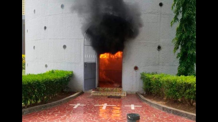 Desconocido arroja bomba y quema imagen que veneró Juan Pablo II en Nicaragua