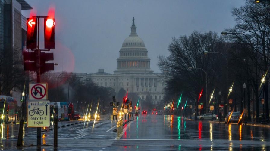 Empleados públicos de EEUU alzan la voz contra el cierre de la Administración