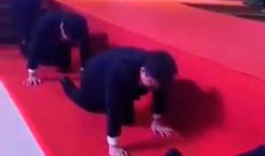 Video| Compañía China obliga a gatear a los empleados que no alcanzan sus objetivos