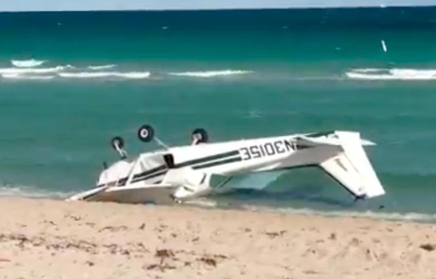Avioneta se estrella con cuatro tripulantes en una playa de Haulover