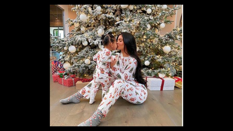 La foto navideña de Kylie Jenner se robó el corazón de todos sus fans La foto navideña de Kylie Jenner se robó el corazón de todos sus fans