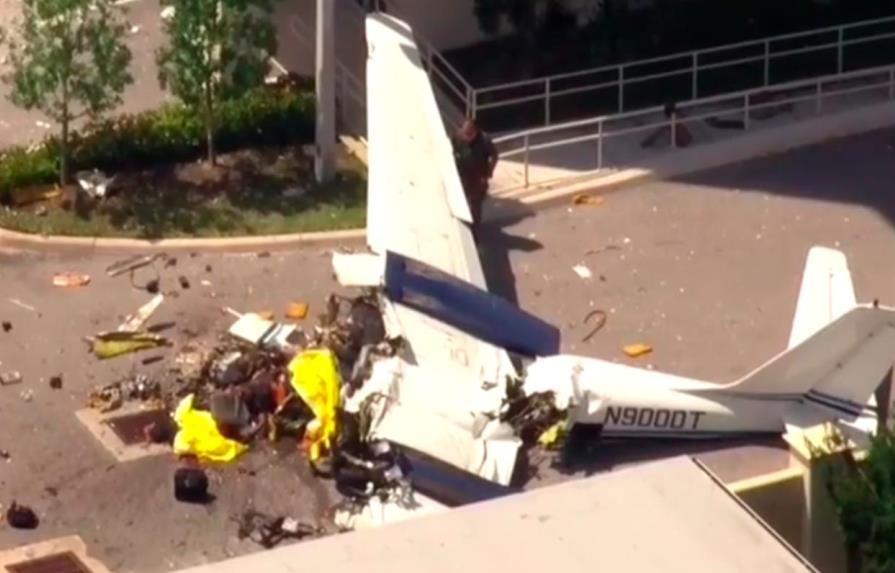 Dos muertos y dos heridos al precipitarse avioneta en aeropuerto de Florida