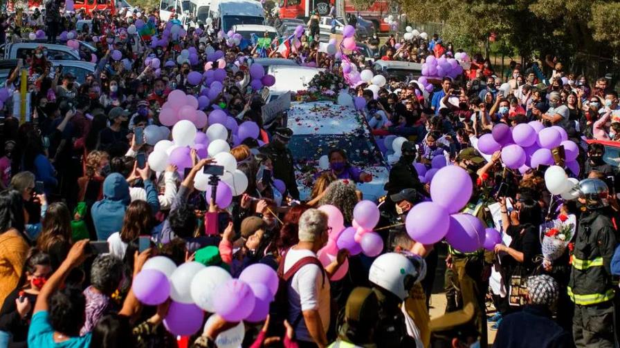 Cientos de personas despiden a joven asesinada en Chile por la pareja de su madre