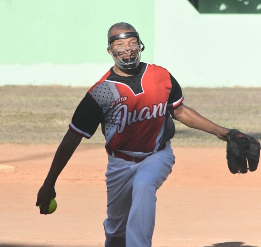 El equipo Villa Juana vence a Adovenprofar en softbol máster 