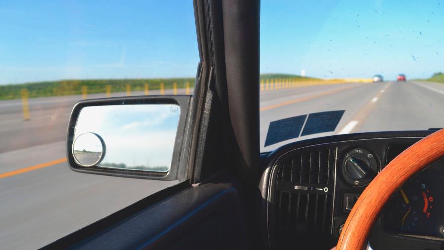 Anciano sorprendido conduciendo a 191 km/h en Francia porque iba tarde para vacunarse Anciano sorprendido conduciendo a 191 km/h en Francia porque iba tarde para vacunarse