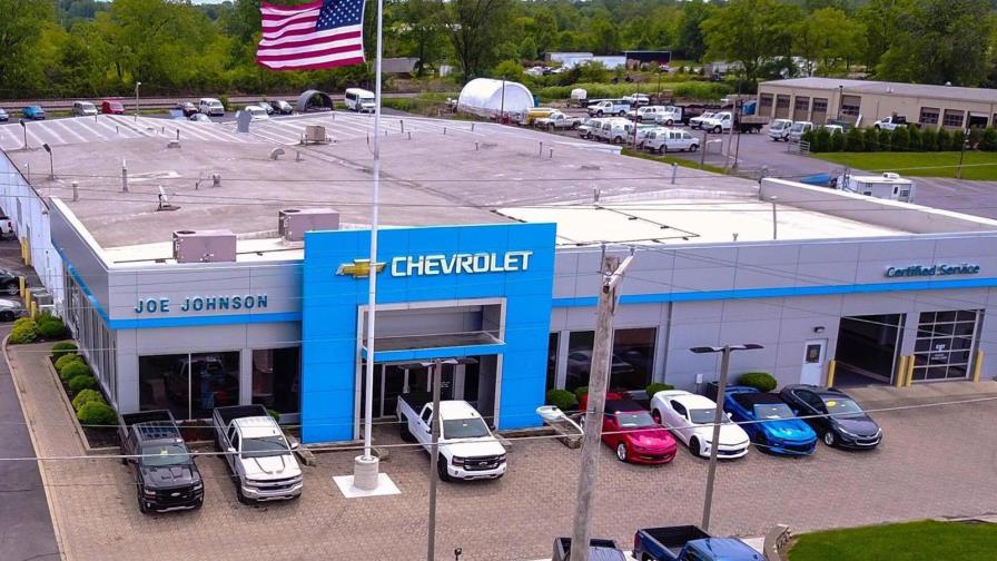 Ventas de minoristas en Estados Unidos rebotan un 18 % en mayo