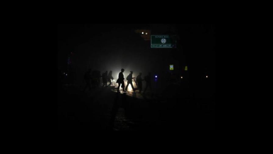 Venezolanos “sin una gota de agua” en un país paralizado por apagones  