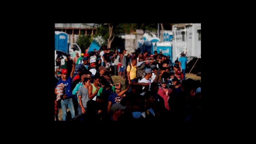 Centenares de hondureños salen en caravana hacia EEUU