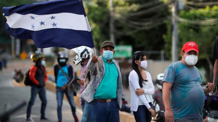 Unos 400 migrantes salen en caravana hacia EE.UU. desde el norte de Honduras