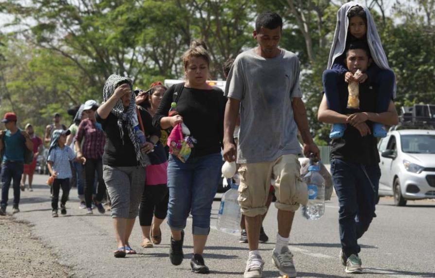 Parte caravana de 40 migrantes salvadoreños hacia EEUU