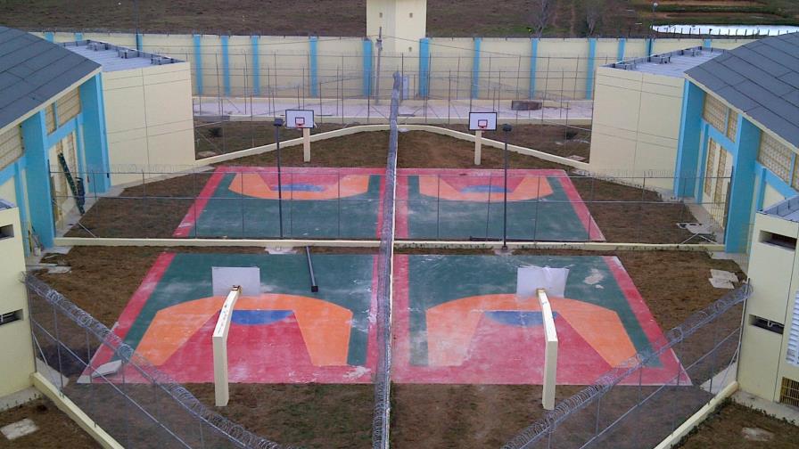 Dos reclusos matan agente penitenciario en Higüey