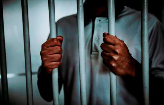 Hombre pide permiso para ir al baño y se escapa de cárcel de San Pedro de Macorís