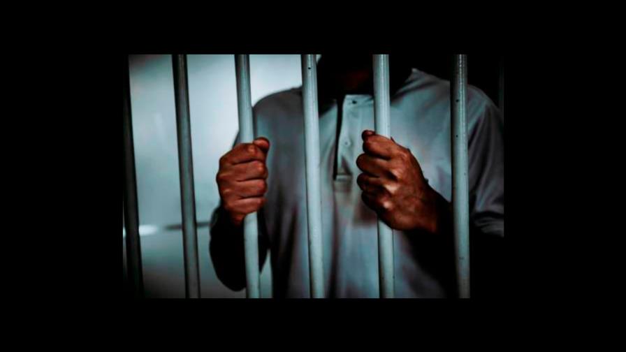 Hombre pide permiso para ir al baño y se escapa de cárcel de San Pedro de Macorís
