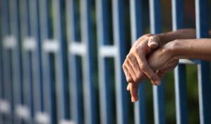 Envían a prisión hombre acusado de matar excuñada en El Almirante