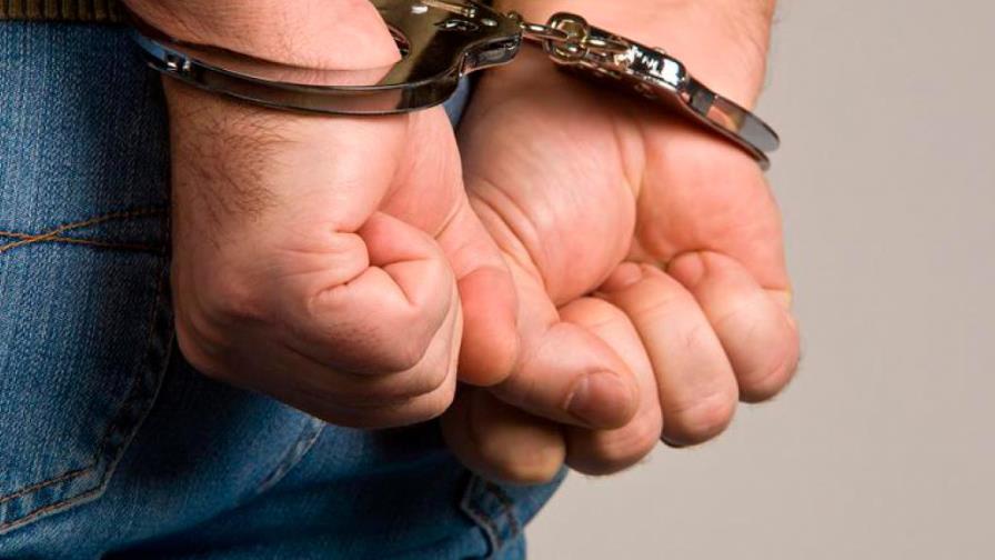 Prisiones traslada a acusado de matar a tres personas en barbería de SFM