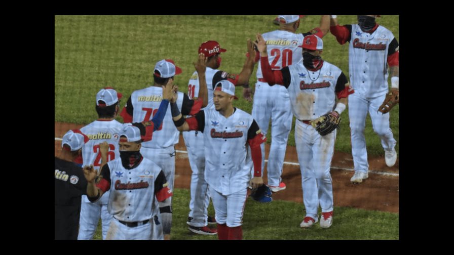 Los Cardenales y Caribes encabezan béisbol venezolano; brote de COVID-19 en los Tigres