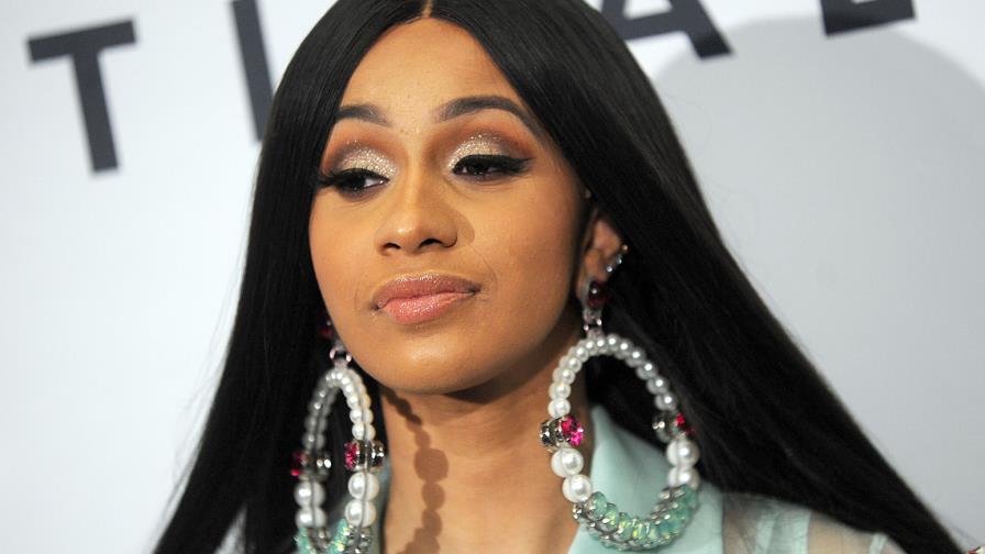 Cardi B queda libre sin pagar fianza; le imponen orden de alejamiento de camareras