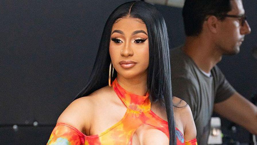 Cardi B reacciona molesta con las celebridades por acaparar las pruebas de coronavirus 