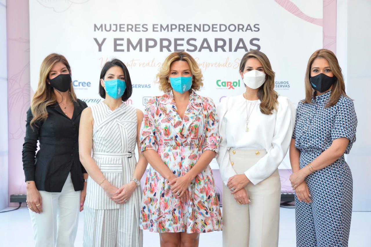 Carlona Arthur, Sabrina Andújar, Noelia García de Pereyra, Pamela Sued y Giselle Plá.