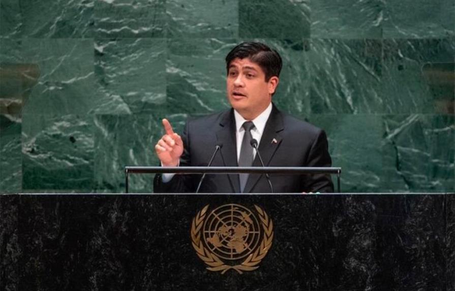 Presidente de Costa Rica pide abordar “fiebre” migratoria a EEUU más allá del Triángulo Norte