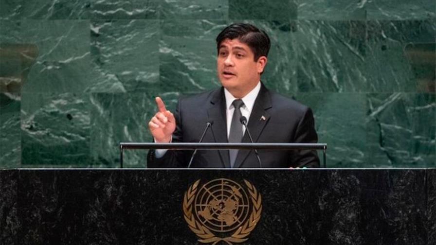 Presidente de Costa Rica pide abordar “fiebre” migratoria a EEUU más allá del Triángulo Norte