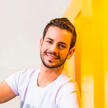 Youtuber Carlos Durán dice se encuentra bien tras ser ingresado por “un problemita en el corazón”