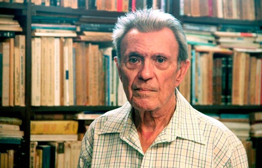Cremarán restos   del escritor Carlos Esteban Deive
