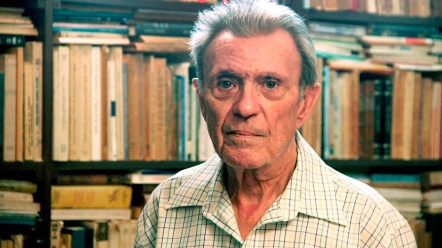 Cremarán restos   del escritor Carlos Esteban Deive