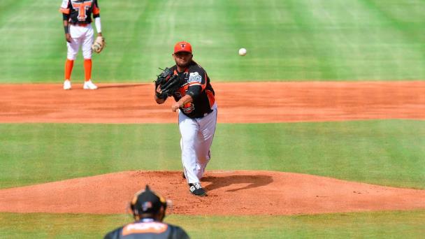 Abridor Carlos Hernández regresará por cuarta ocasión con los Toros del Este