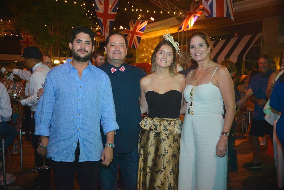 Carlos León, Mariano Sanz, Carolina Sanz y Sharon Caba.