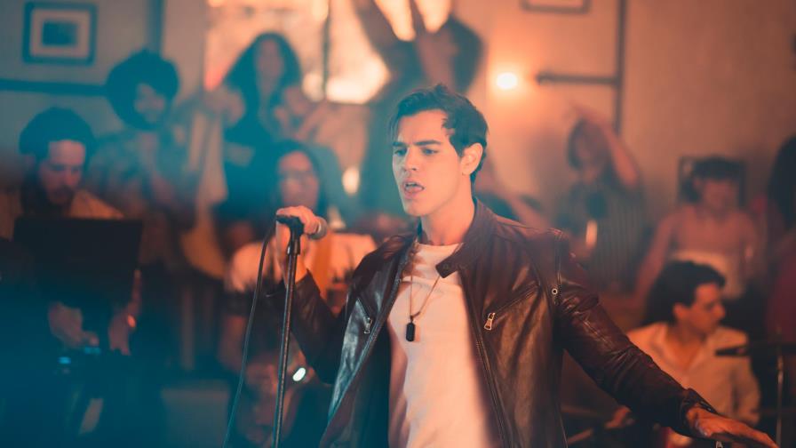 Carlos Moore regresa a la música con temas bailables