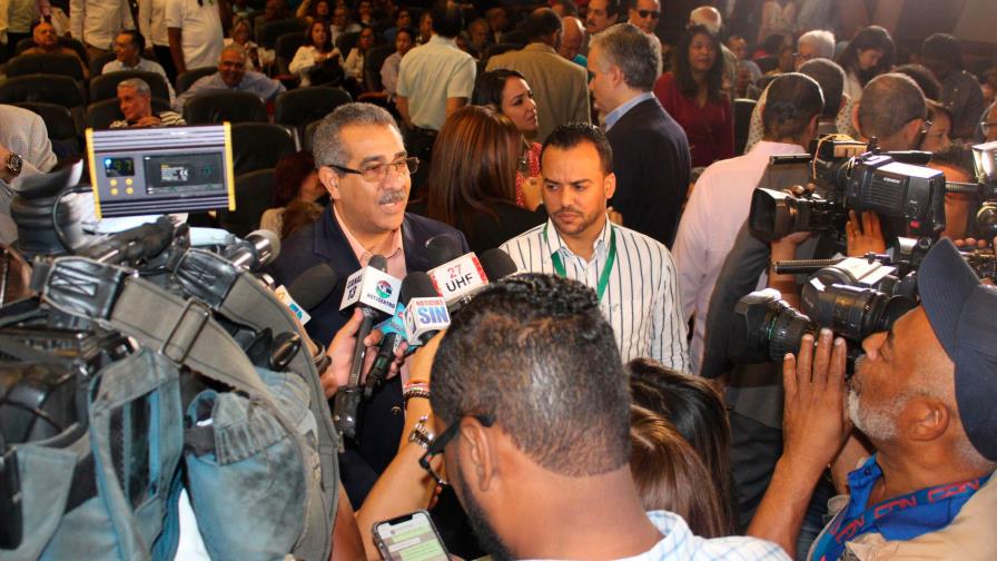 APD responde a JCE: “Estamos hablando de nuevos votantes no de renovación de cédulas” APD responde a JCE: “Estamos hablando de nuevos votantes no de renovación de cédulas”