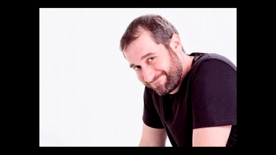 Carlos Sánchez presenta el stand up comedy virtual “A ver si me acuerdo”