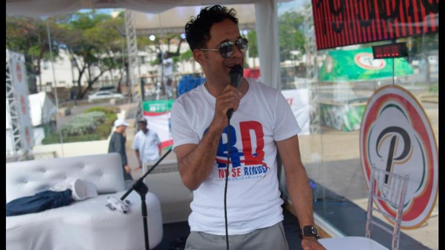 Carlos Silver ya tiene 24 horas cantando