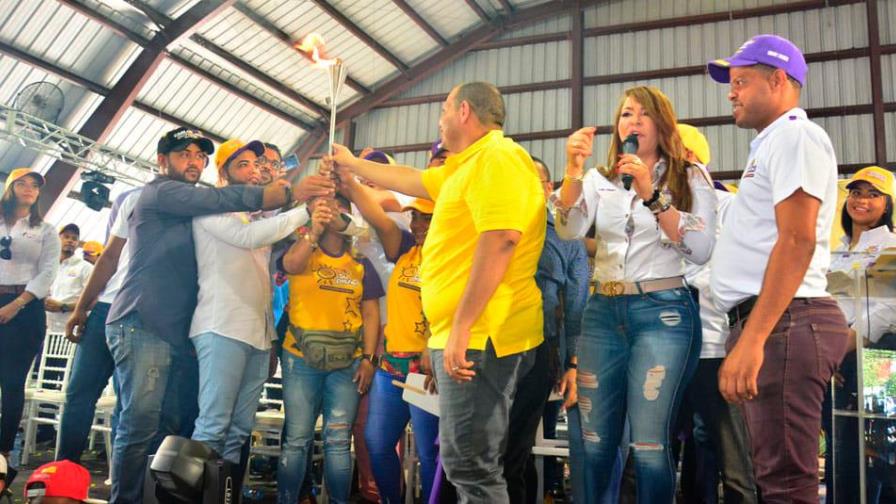 Jóvenes de Santo Domingo Norte endosan su apoyo a Carlos Guzmán