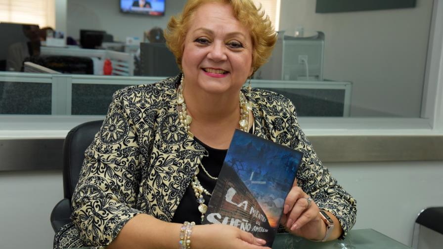 Escritora narra en un libro “la mentira del sueño americano” Escritora narra en un libro “la mentira del sueño americano”