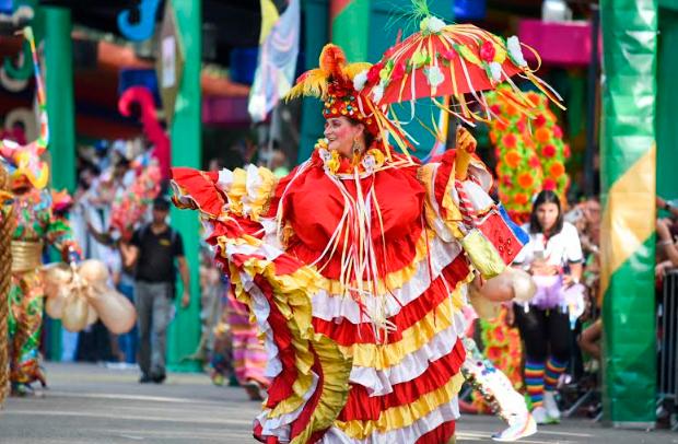 Igual que en Santiago y La Vega, el carnaval Bonao 2020 reunió a miles de personas. 