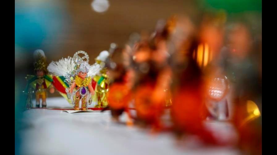 Un Carnaval en miniatura mantiene viva la fiesta de Brasil en la pandemia
